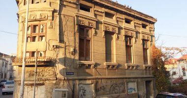 Stire din Politică-Administrație : „Casa Stănescu”, în stare avansată de degradare. „Clădirile din Peninsulă ar trebui restaurate cu prioritate”