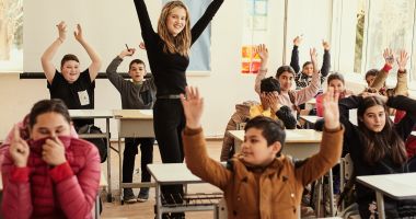 Vor fi convinşi romii din comuna Castelu să pună mâna pe carte? "Educația nu se negociază!" - 10