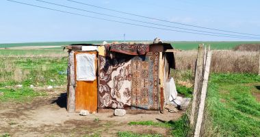 Vor fi convinşi romii din comuna Castelu să pună mâna pe carte? "Educația nu se negociază!" - 5