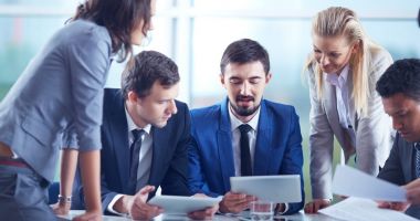 Stire din Economie : Căutăm idei de afaceri pentru viitorii magnați!
