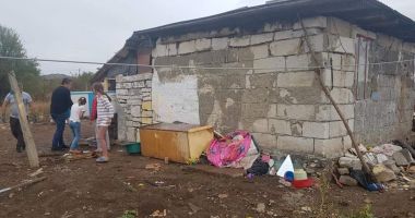 Stire din Social : Copilărie în sărăcie lucie. Părinții refuză locuri de muncă, donațiile ajung la gunoi!