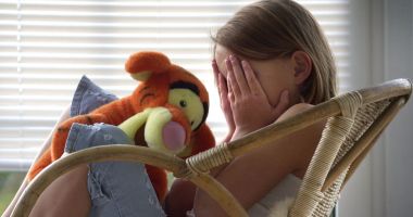 Stire din Social : Minorii agresați și neglijați, în atenţia specialiştilor. Cei mai mulţi au  între 10 şi 13 ani