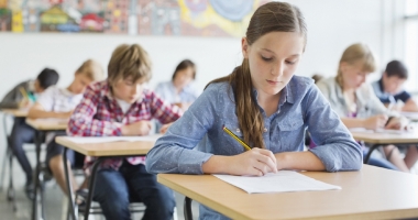 Stire din Cultură-Educație : Cea mai grea perioadă pentru elevi: teze, evaluări, admitere, Bacalaureat