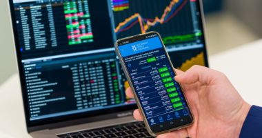 Stire din Economie : Ce avantaje au firmele listate la Bursă? Piața românească de capital atrage tot mai mulți investitori internaționali