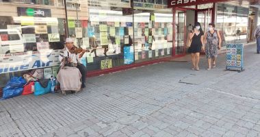 Constanța, luată cu asalt de cerșetori. „Nici bine nu pleacă unul, că vine altul!” - 2