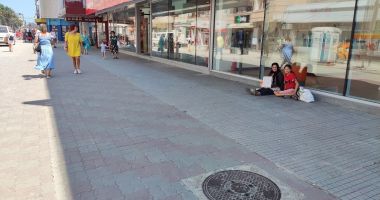 Constanța, luată cu asalt de cerșetori. „Nici bine nu pleacă unul, că vine altul!” - 3