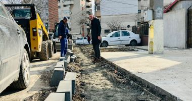 Stire din Politică-Administrație : Primăria Năvodari lucrează intens la reabilitarea oraşului. Parcurile şi spaţiile verzi, toaletate