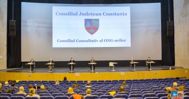 Stire din Politică-Administrație : Conducerea CJC, față în față cu reprezentanții ONG-urilor. „Aţi fost ignoraţi timp de 20 de ani!”