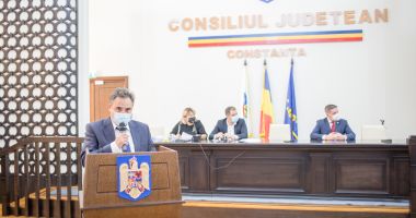 Stire din Politică-Administrație : Consilierii judeţeni, reuniți în ședință. „Elevii nu vor primi transport gratuit”