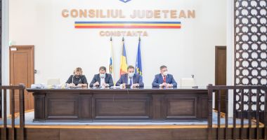 Consilierii judeţeni, reuniți în ședință. „Elevii nu vor primi transport gratuit” - 2