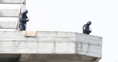 Fără coborâri în rapel pentru polițiști! Intervențiile în forță, permise doar pe scări! - 3