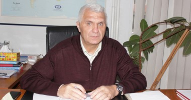 CONSTĂNȚENII SE CALCĂ ÎN PICIOARE PENTRU A-ȘI SCHIMBA PERMISUL - 3