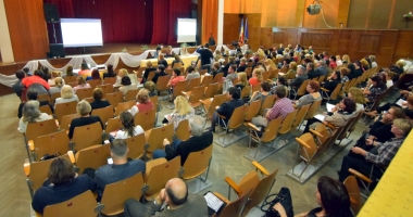 Stire din Cultură-Educație : Derogare la concursul de directori. Candidații respinși, întorși din drum