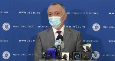 Stire din Cultură-Educație : Şcoală online? Ministrul Cîmpeanu se spală pe mâini şi pasează răspunderea consiliilor de administrație