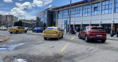 Constanţa turistică! Zona gării, plină de gropi, gunoaie şi maidanezi - 5