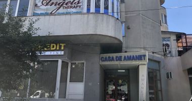 Scandaluri, gălăgie și obscenități! Salonul de masaj erotic le-a făcut viața un calvar - 3