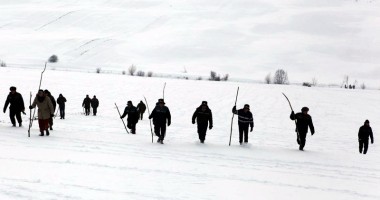 Stire din Eveniment : Constănțeni salvați dintre nămeți, după trei ore de căutări