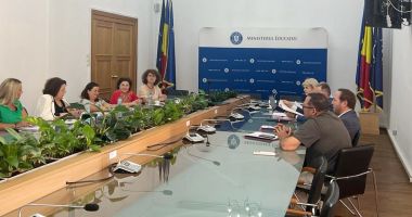 Stire din Cultură-Educație : Profesorii se bucură de vacanță, iar elevii și părinții de proiectul legii României Educate