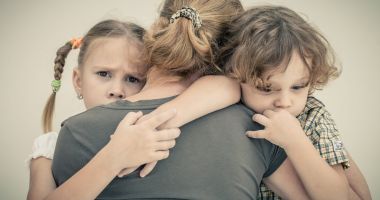 Copilărie nefericită! Peste 2.700 de micuți din județul Constanța cresc fără mamele lor - 2
