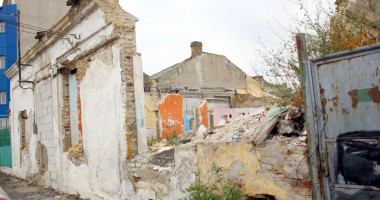 Imaginile groazei / Copii crescuți printre gunoaie și șobolani, în centrul Constanței - 2