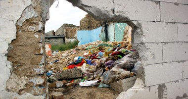 Imaginile groazei / Copii crescuți printre gunoaie și șobolani, în centrul Constanței - 4