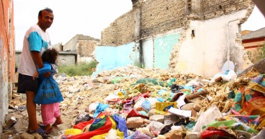 Stire din Social : Imaginile groazei / Copii crescuți printre gunoaie și șobolani, în centrul Constanței