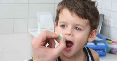 Stire din Sănătate : Sfaturi utile pentru a vă învăţa copiii să ia pastile