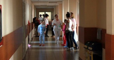 Copil de 13 ani, la un pas de tragedie. A vrut să se arunce de la etajul opt al Spitalului Județean - 3
