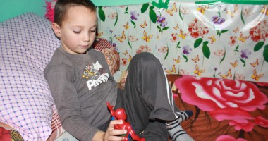 Copilărie cu prea multă durere și lacrimi - 2