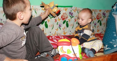 Copilărie cu prea multă durere și lacrimi - 4