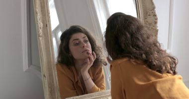 Stire din Sănătate : Scăpaţi de coşuri şi puncte negre, dar cu atenţie!
