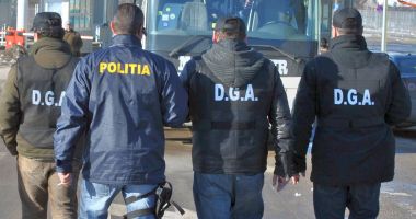 Stire din Eveniment : Șeful Poliției Eforie, anchetat pentru luare de mită. Cât ar fi primit și la ce ar fi "închis ochii"