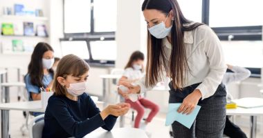 „Covidul a așteptat începerea școlii? Dacă se infectează, pe rând, câte un elev, noi când mai învățăm?” - 2