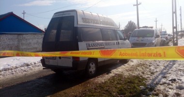 GALERIE FOTO / Crimă pasională: Și-a strâns de gât soția, după care s-a spânzurat în ușa casei - 5