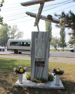 "Cimitirul" de pe marginea drumului - 2