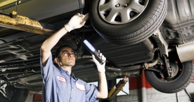 Stire din Economie : Cum încearcă dealerii auto constănțeni să-și răsplătească clienții?  Oferte una și una pe partea de service
