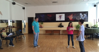 Stire din Cultură-Educație : Povestea elevului din Agigea salvat de la corijență prin teatru
