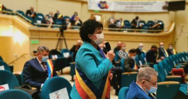 Stire din Politică-Administrație : Primarul Mariana Gâju, solicitări privind plata asistenților sociali. „Nu-i putem lăsa fără sprijin!”