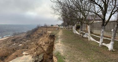 Măsuri dispuse la Cumpăna: casele de pe marginea malului surpat rămân evacuate! - 3