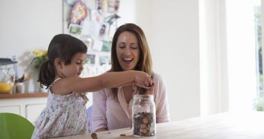 Stire din Social : Chiar din această lună, părinții pot solicita deducere personală suplimentară pentru copiii minori