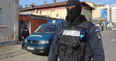 Stire din Eveniment : Percheziţii la Constanţa: 11 suspecţi de proxenetism au fost reţinuţi