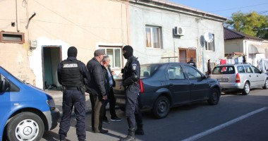 Descinderi în Constanța! Traficanți de droguri, luați pe sus de mascați - 4