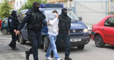 Stire din Eveniment : Descinderi cu mascații  la traficanții de droguri din Constanța