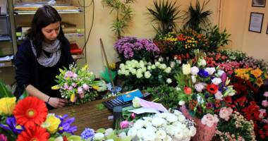 Design-ul petalelor. Ea e tânăra care dă viață florilor - 2