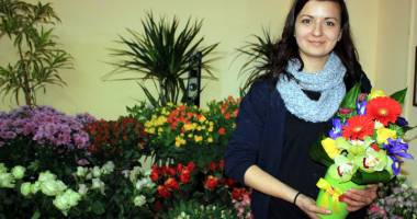 Design-ul petalelor. Ea e tânăra care dă viață florilor - 4