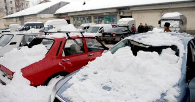 Stire din Eveniment : Gheața de pe acoperișuri ți-a avariat autoturismul? Iată cum poți fi despăgubit