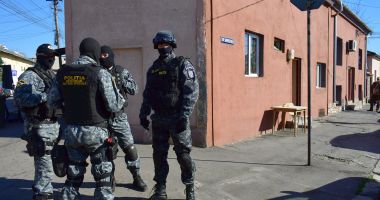 Stire din Eveniment : Proxeneți din Mangalia, în vizorul DIICOT după ce o prostituată a fost găsită moartă, în cadă!