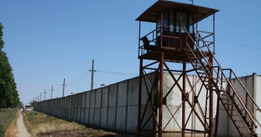Deținuți aprovizionați cu telefoane și droguri cu ajutorul dronelor - 3