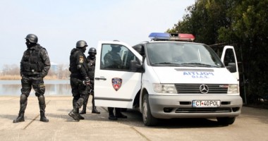 Stire din Eveniment : Comisia disciplinară A DECIS / Mascatul care și-a bătut colegul, RETROGRADAT DIN FUNCȚIE