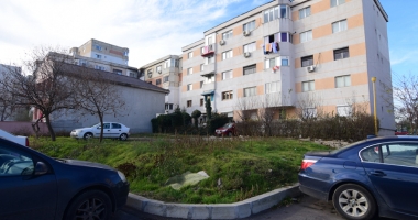 Dispare încă o parcare între blocuri, la Constanța. Investitorii construiesc un bloc cu patru etaje - 4